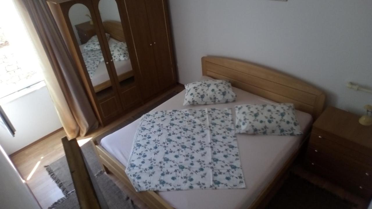 Apartments Solta Necujam Ngoại thất bức ảnh