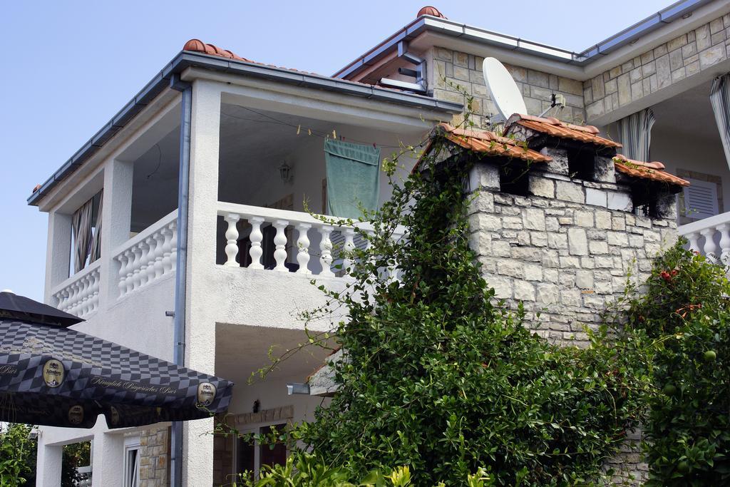 Apartments Solta Necujam Ngoại thất bức ảnh